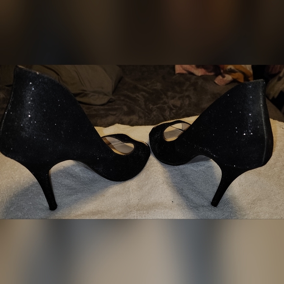 Heels - Picture 3 of 4